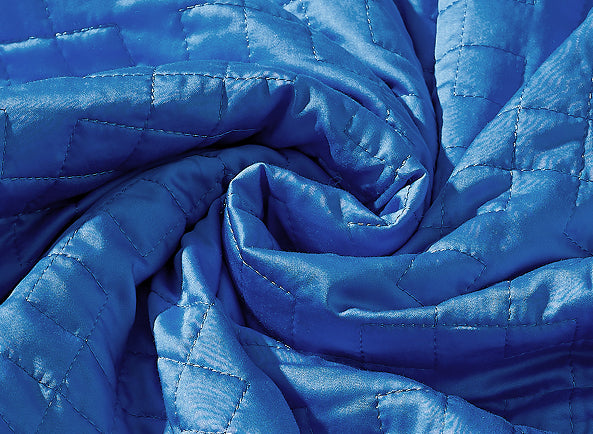 05 · Quilt-stitched baffles
