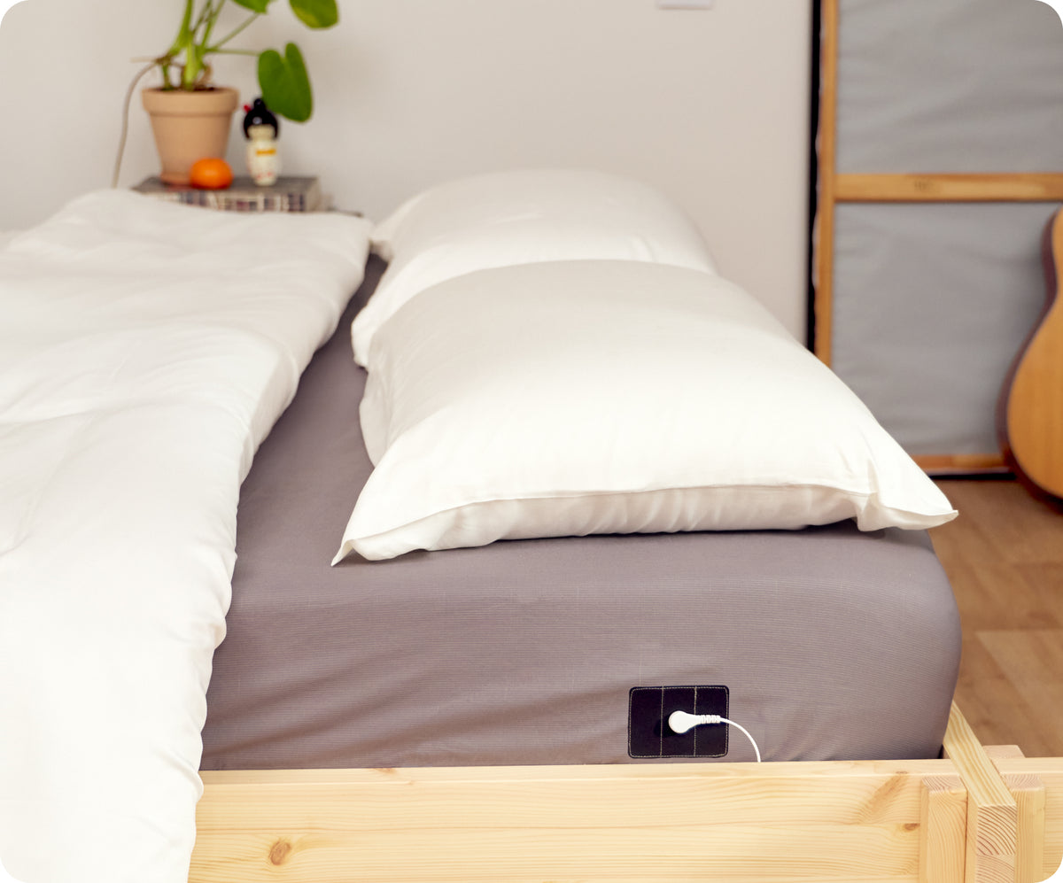 grounding sheet with pillows on bed